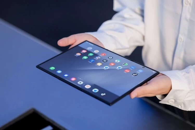 三折叠手机结构创新与使用逻辑重构-智云网(图1) 三折叠手机结构创新与使用逻辑重构-智云网(图1)