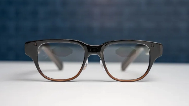 联想展示新一代概念AI眼镜：轻量化设计与显示技术亮点-智云网