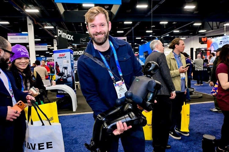 启元Q1引领个人机器人革命，小尺寸大突破(图2)