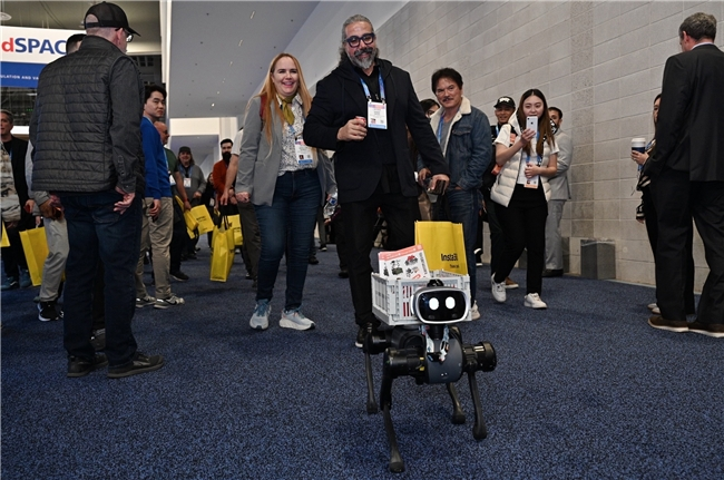 消费级具身智能走进家庭:Vbot引领机器人新趋势(图3) 消费级具身智能走进家庭:Vbot引领机器人新趋势(图3)