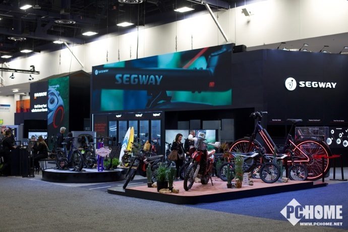 九号亮相CES2026 创新交通与机器人新品发布(图1) 九号亮相CES2026 创新交通与机器人新品发布(图1)