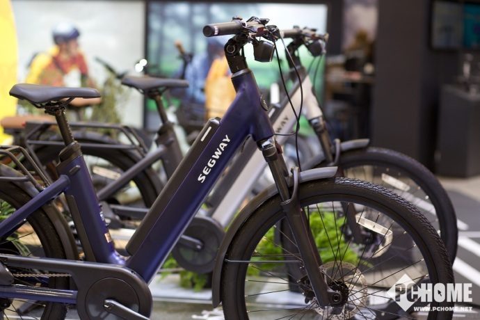 九号亮相CES2026 创新交通与机器人新品发布(图2) 九号亮相CES2026 创新交通与机器人新品发布(图2)