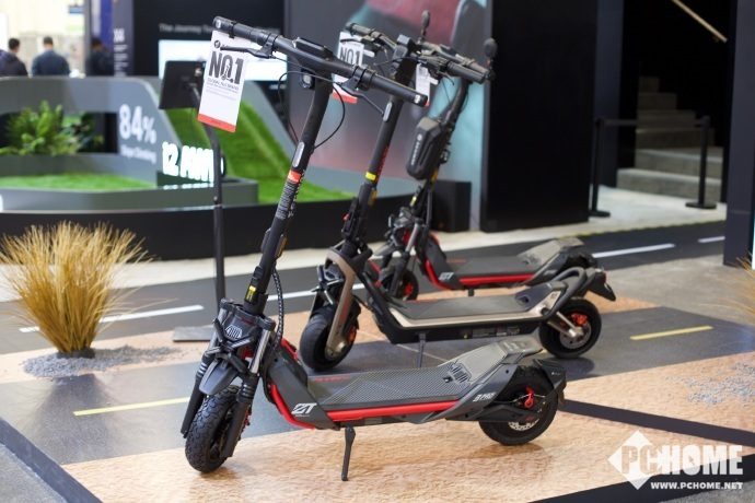 九号亮相CES2026 创新交通与机器人新品发布(图5) 九号亮相CES2026 创新交通与机器人新品发布(图5)