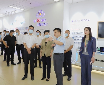 杭州滨江区委书记调研朗迅科技 推动集成电路产教融合发展(图3)