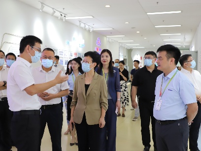 杭州滨江区委书记调研朗迅科技 推动集成电路产教融合发展(图4)