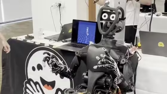 f19ca357j00sx3wco0058d000fk008rp Hugging Face 推出 HopeJR 和 Reachy Mini 两款开源人形机器人