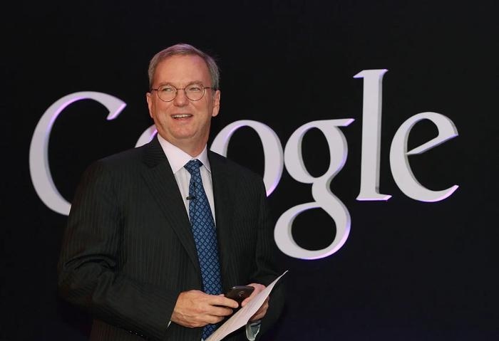 谷歌前CEO施密特称AI不会遭遇泡沫，看好行业长期发展