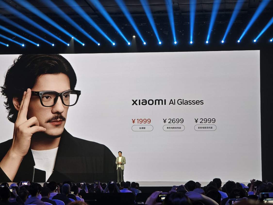 小米首款AI眼镜发布：1999元起，支持语音拍照与物体识别